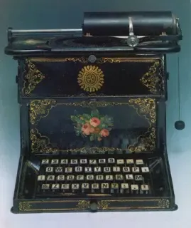 Primera máquina de escribir QWERTY